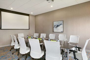 هتل Embassy Suites By Hilton Montreal Airport