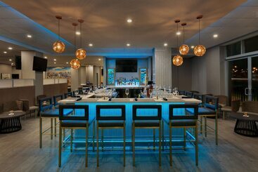 هتل Embassy Suites By Hilton Montreal Airport