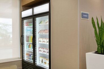 هتل Embassy Suites By Hilton Montreal Airport