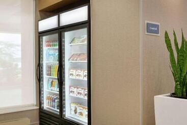 هتل Embassy Suites By Hilton Montreal Airport