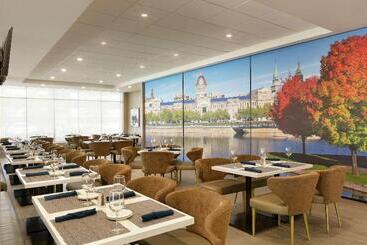 هتل Embassy Suites By Hilton Montreal Airport