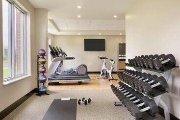 هتل Embassy Suites By Hilton Montreal Airport