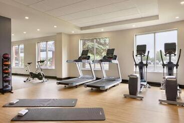 هتل Embassy Suites By Hilton Montreal Airport