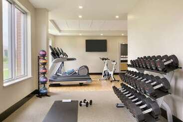 هتل Embassy Suites By Hilton Montreal Airport