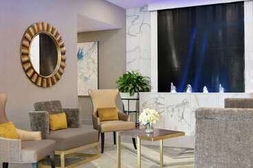 هتل Embassy Suites By Hilton Montreal Airport