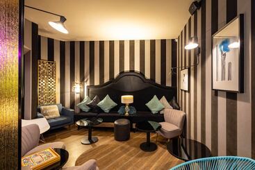 هتل Hôtel La Parizienne