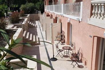 هتل Les Bastides Saint Paul