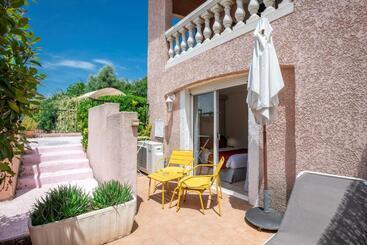 هتل Les Bastides Saint Paul