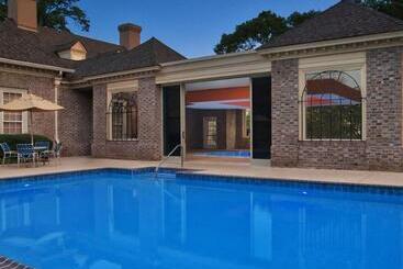 هتل Marriott's Manor Club at Ford's Colony