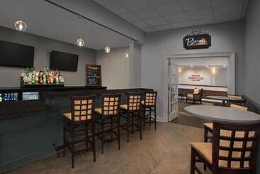 هتل Marriott's Manor Club at Ford's Colony