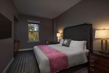 Отель Marriott's Manor Club at Ford's Colony