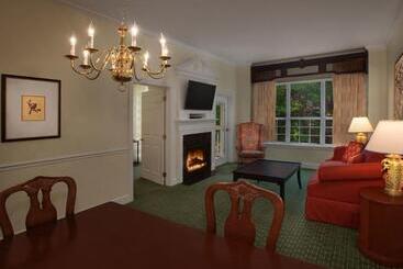 هتل Marriott's Manor Club at Ford's Colony