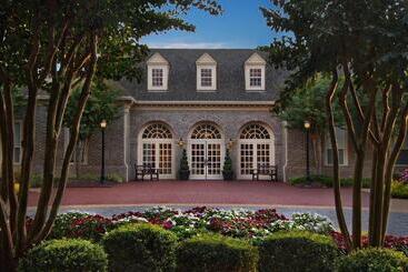 هتل Marriott's Manor Club at Ford's Colony