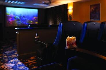 هتل Marriott's Manor Club at Ford's Colony