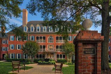هتل Marriott's Manor Club at Ford's Colony