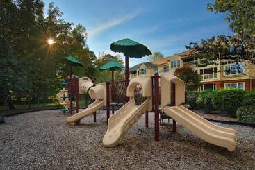 هتل Marriott's Manor Club at Ford's Colony