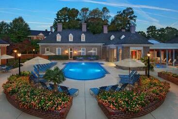 هتل Marriott's Manor Club at Ford's Colony