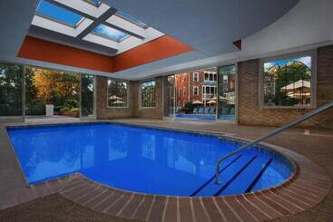 هتل Marriott's Manor Club at Ford's Colony