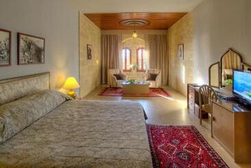 هتل Mir Amin Palace
