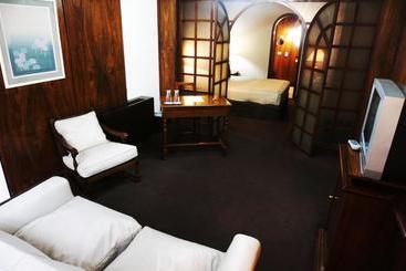 Gardi Hotel & Suites