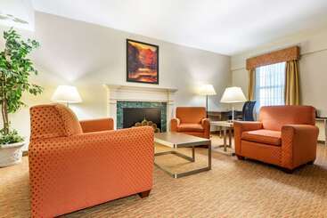 هتل Quality Inn