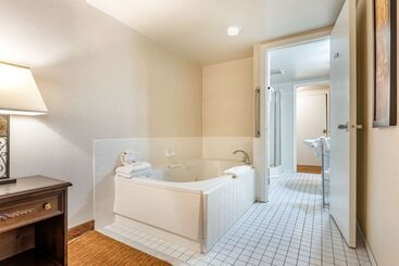 هتل Quality Inn
