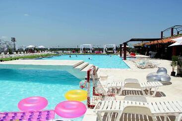 هتل Yacht & Golf Club Paraguayo, A Tribute Portfolio Resort