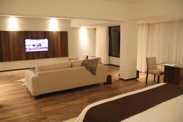 هتل Yacht & Golf Club Paraguayo, A Tribute Portfolio Resort