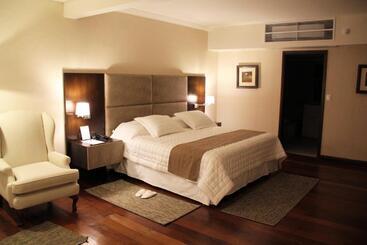 هتل Yacht & Golf Club Paraguayo, A Tribute Portfolio Resort
