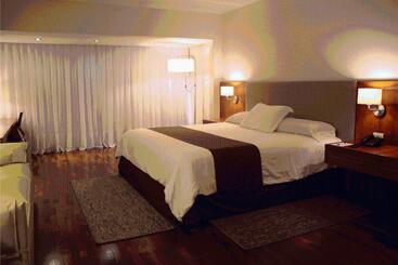 هتل Yacht & Golf Club Paraguayo, A Tribute Portfolio Resort