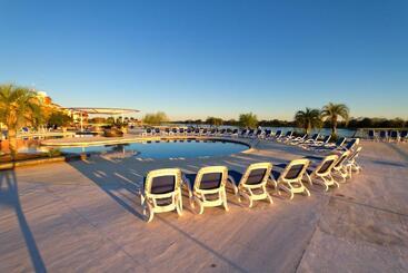 هتل Yacht & Golf Club Paraguayo, A Tribute Portfolio Resort