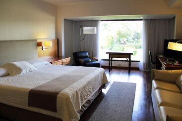 هتل Yacht & Golf Club Paraguayo, A Tribute Portfolio Resort