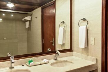 هتل Yacht & Golf Club Paraguayo, A Tribute Portfolio Resort