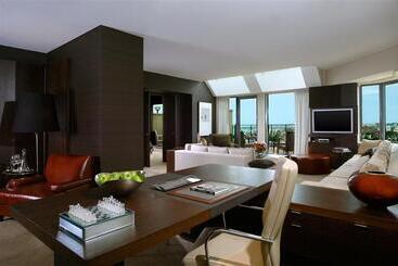 Отель Sheraton Grand Sydney Hyde Park