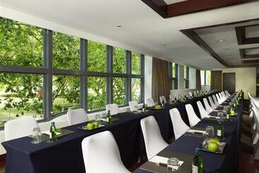 Отель Sheraton Grand Sydney Hyde Park