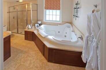 هتل The Essex Resort & Spa