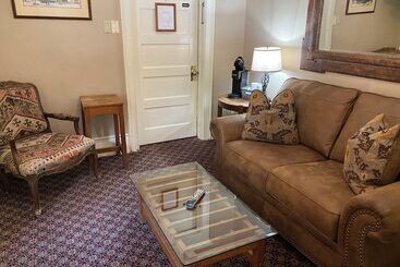 هتل The Historic Redstone Inn