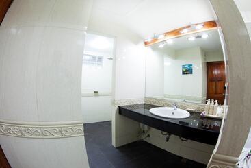 هتل Tropica Bungalow Beach