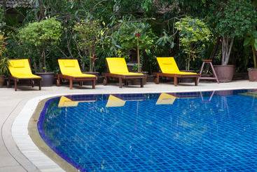 هتل Tropica Bungalow Beach