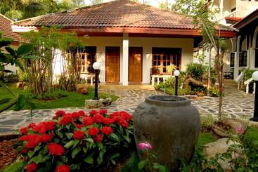 هتل Tropica Bungalow Beach