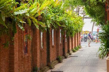 هتل Tropica Bungalow Beach