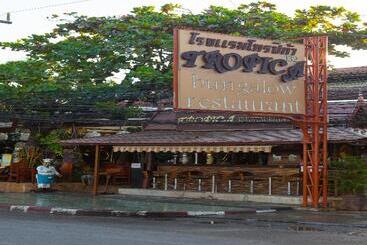 هتل Tropica Bungalow Beach