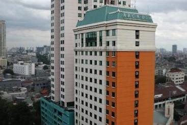 בית מלון כפרי Arcadia Mangga Dua By Horison