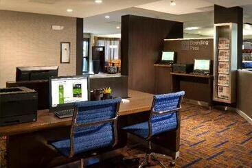 هتل Courtyard Fort Myers Cape Coral