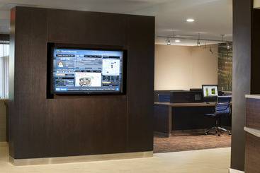 هتل Courtyard Fort Myers Cape Coral