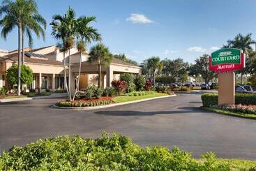 هتل Courtyard Fort Myers Cape Coral