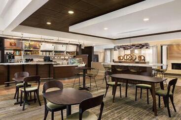 هتل Courtyard Fort Myers Cape Coral