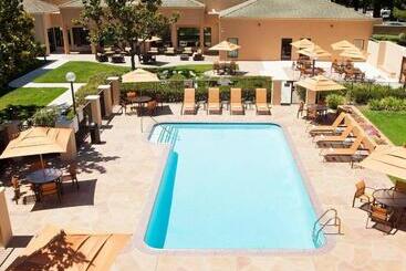 هتل Courtyard Sacramento Airport Natomas