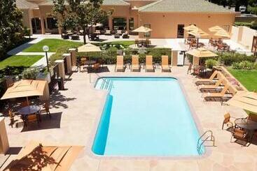 هتل Courtyard Sacramento Airport Natomas