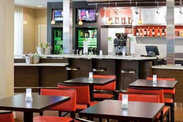 هتل Courtyard Sacramento Airport Natomas